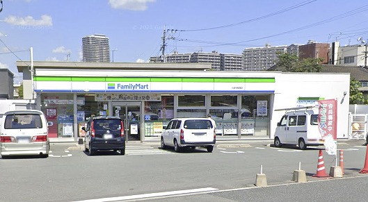 コンビニ　ファミリーマート 久留米梅満店（コンビニ）まで990m