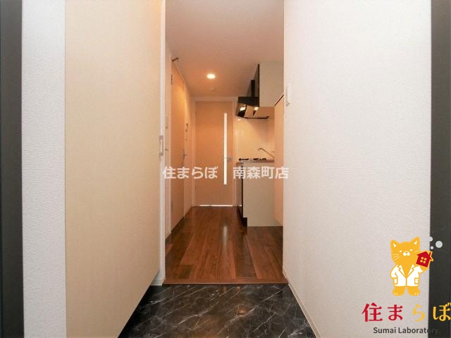 玄関　「気になったら、LINEで気軽に相談できますよ。」