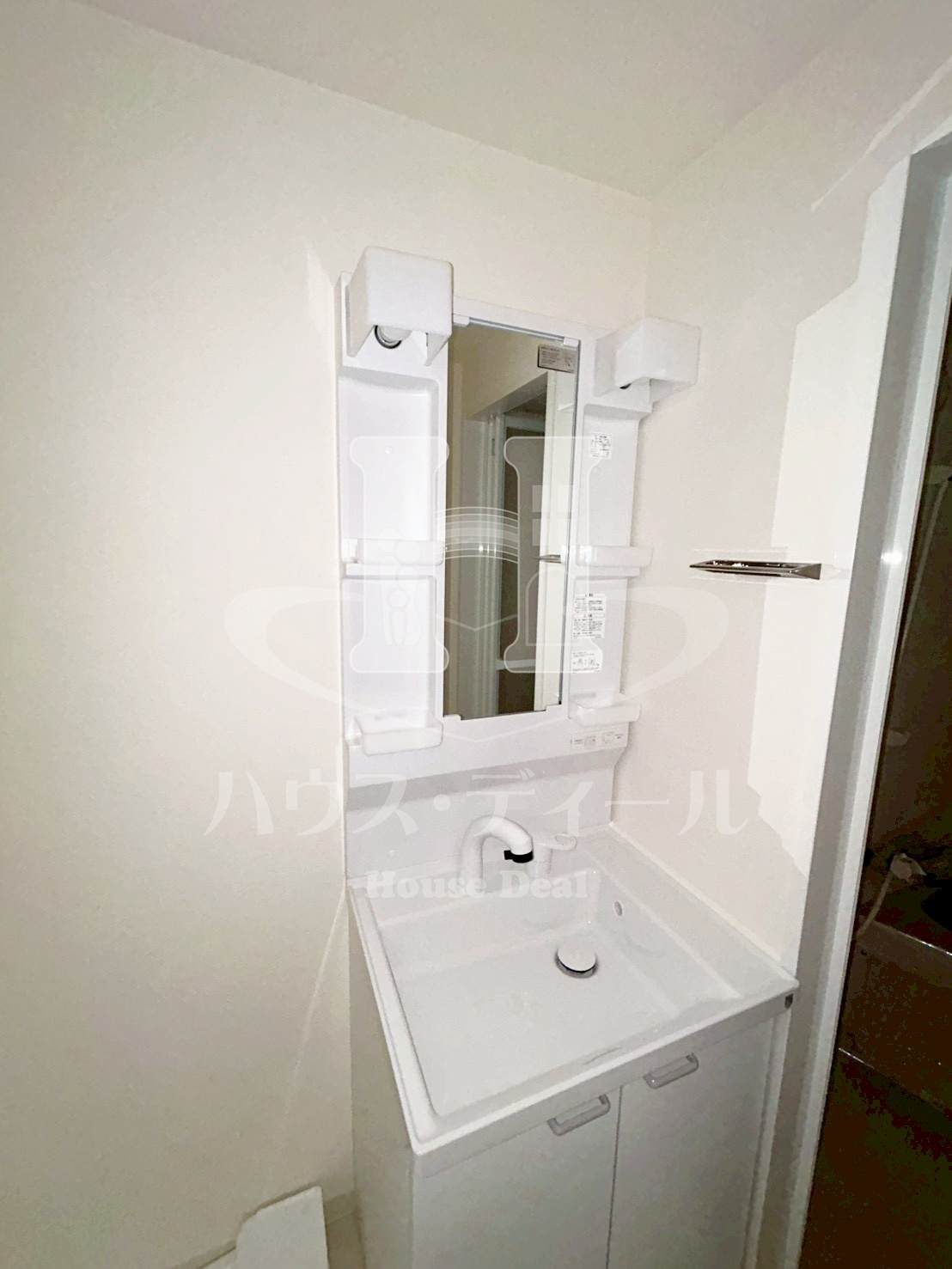 洗面設備　朝の支度にも助かる、独立の洗髪洗面化粧台