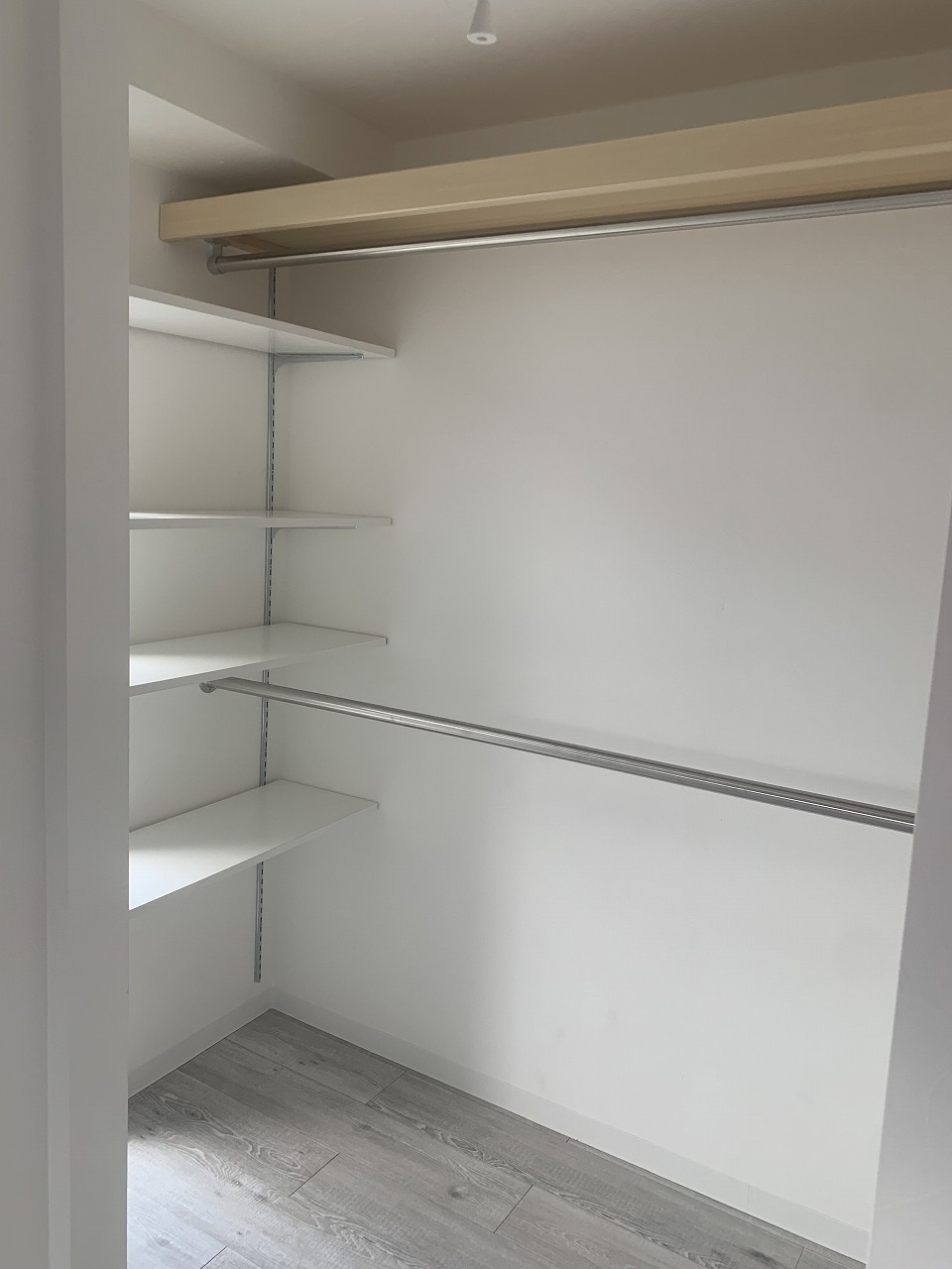 収納　洋室　ウォークインクローゼット
