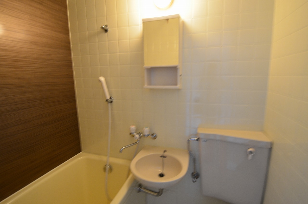 洗面設備　浴室内に洗面台ついてます！