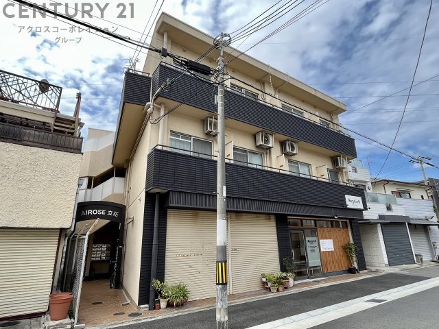 建物外観　敷地内に駐車場あります！