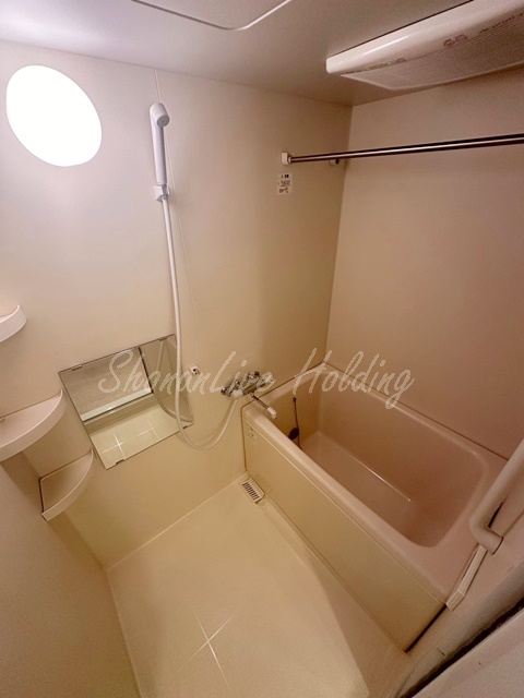 バス・シャワールーム　浴室乾燥機完備♪