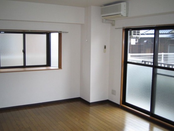 居室・リビング　※他号室の写真です