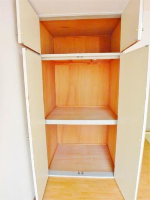 収納　天井まである収納スペース