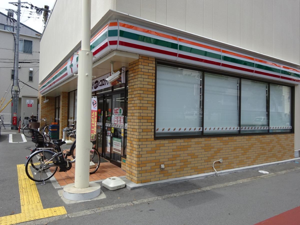 コンビニ　セブンイレブン 大阪中本5丁目店（コンビニ）まで701m