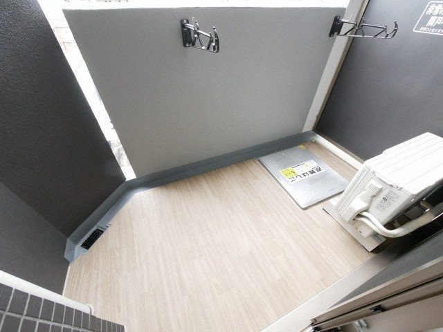 バルコニー　暖かな日差しのふりそそぐバルコニー