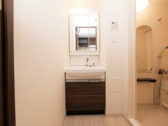 洗面設備　使いやすい洗面所です