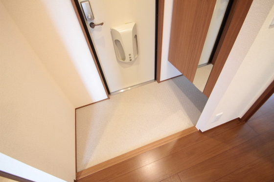 玄関　※別部屋の写真です