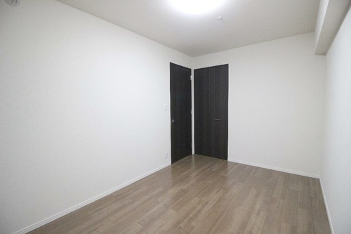 セキュリティ　約７畳の洋室（前回入居時）