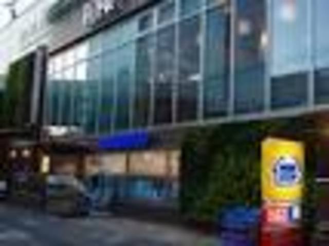 コンビニ　ミニストップ宝町駅前店（コンビニ）まで481m