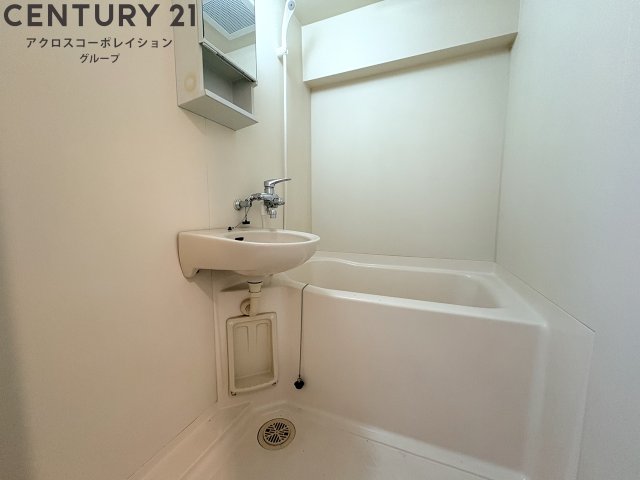 バス・シャワールーム　浴室内に洗面台あり☆