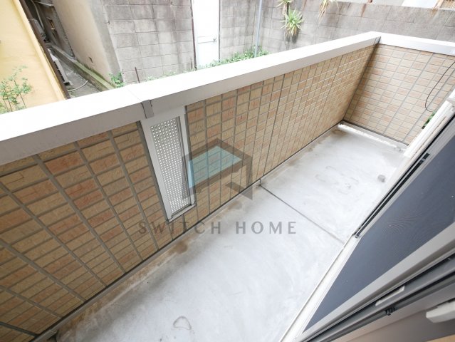 バルコニー　暖かな日差しのふりそそぐバルコニー