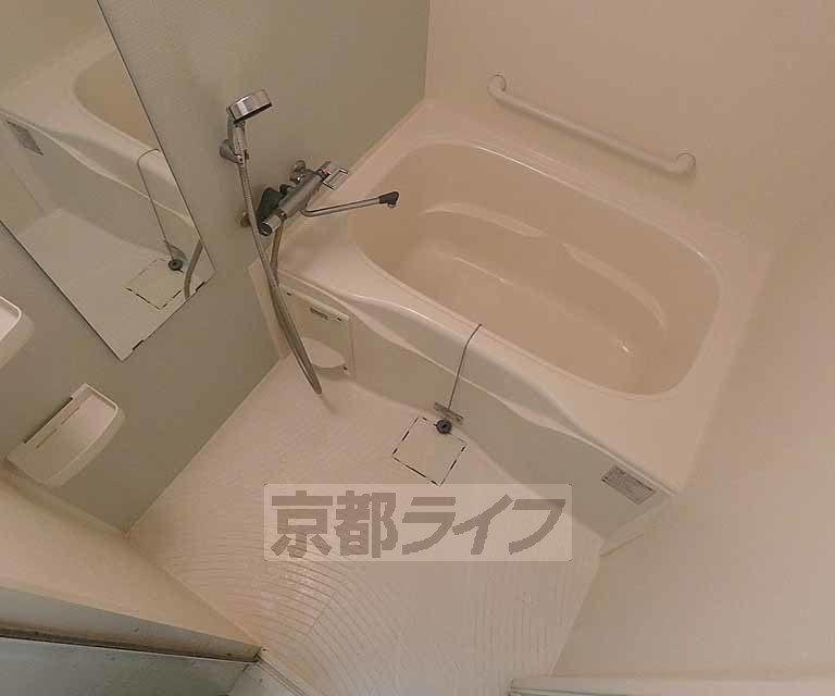 バス・シャワールーム　バスルームです。