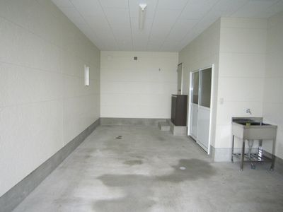 駐車場　ガレージ内間口約3ｍ、奥行約6.5ｍ