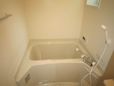 バス・シャワールーム　小窓付浴室