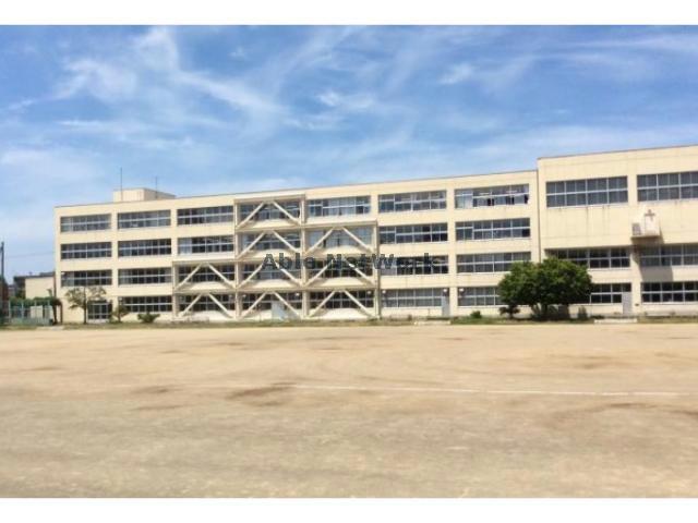 中学校　札幌市立美香保中学校（中学校）まで448m