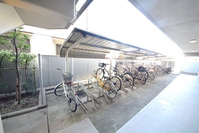 駐車場　★敷地内の駐輪場をお使いいただけます★