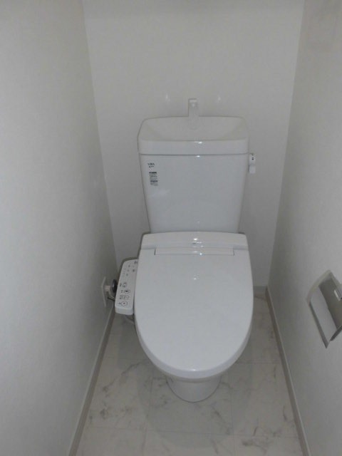 トイレ　温水洗浄便座付きのトイレ