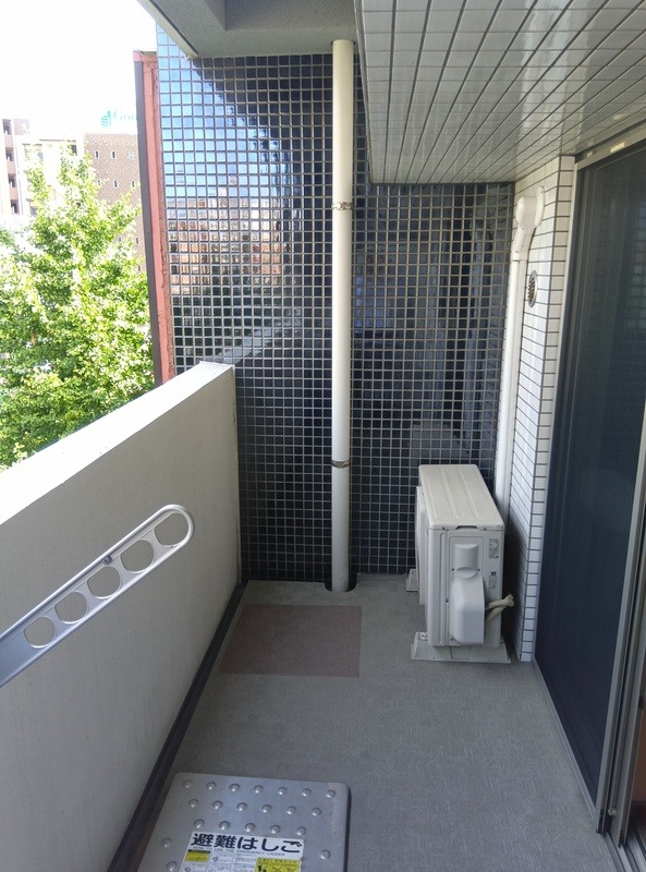 バルコニー　十分な広さのあるバルコニー