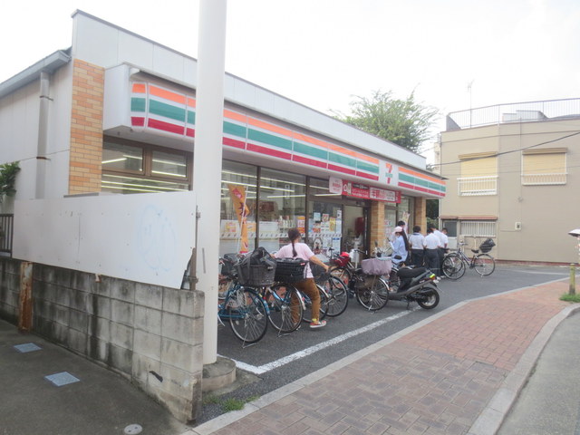 コンビニ　セブンイレブン足立亀田小前店（コンビニ）まで491m