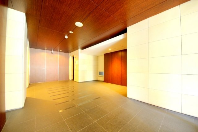 その他共有部分　清潔感あるエントランス　エスリード福島駅前