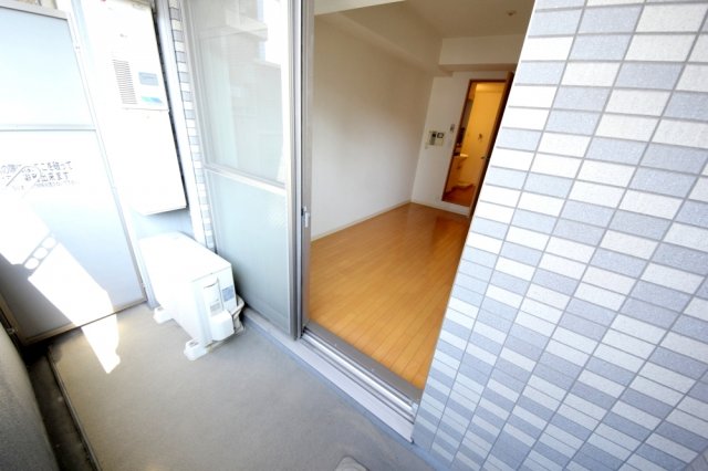 バルコニー　明るいバルコニー　エスリード福島駅前