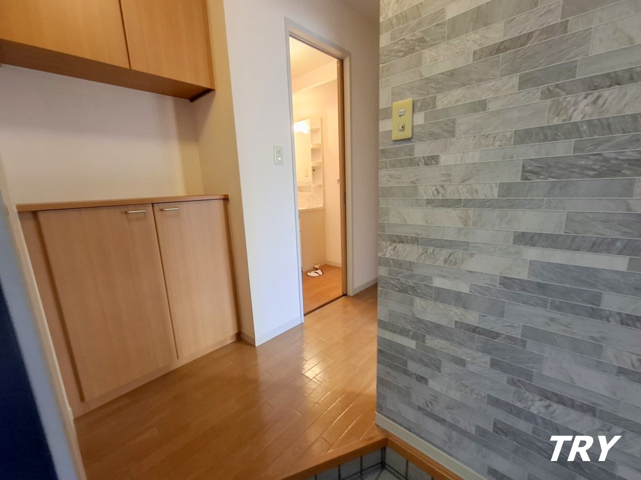 玄関　下駄箱収納付