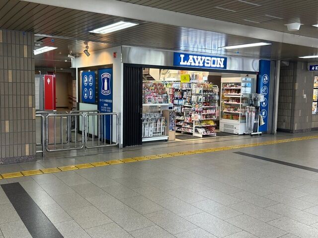 コンビニ　ローソンHA阪急池田店（コンビニ）まで775m