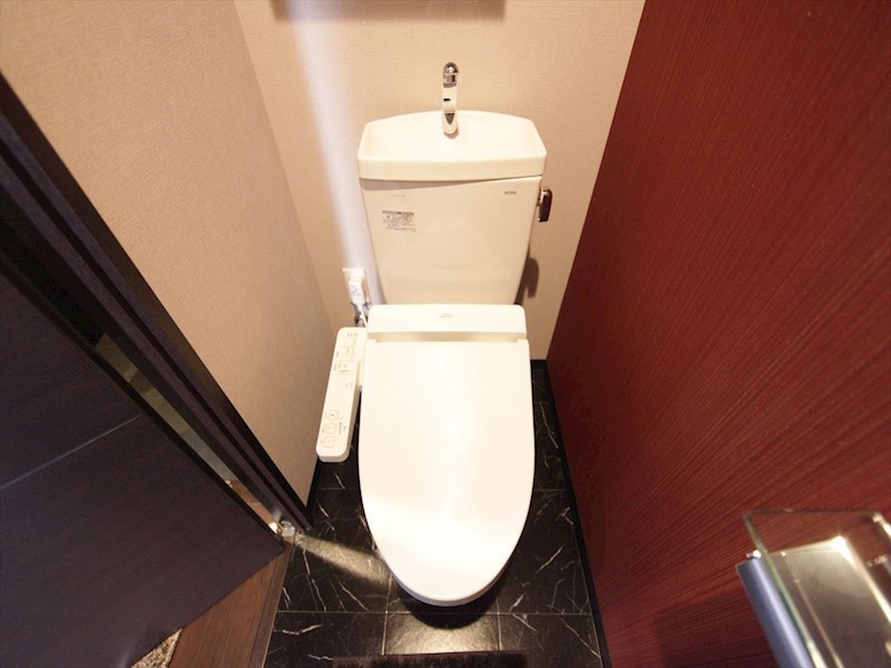 トイレ　温水洗浄暖房便座付トイレ