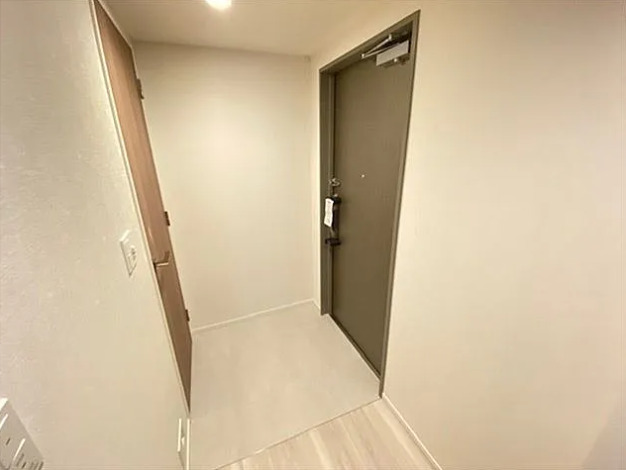 玄関　写真は同タイプ住居です