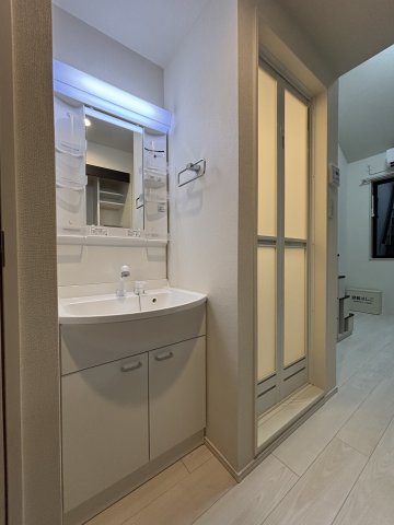 洗面設備　別号室イメージの為、現状を優先致します。