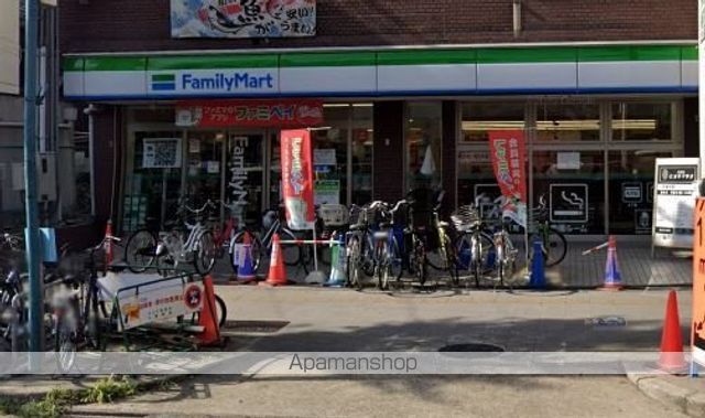 コンビニ　ファミリーマート（コンビニ）まで528m