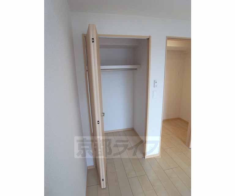 収納　コートなども掛けれますね！