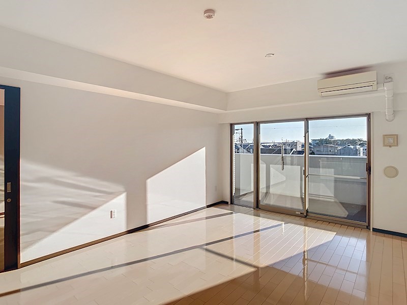 居室・リビング　広々１４帖のダイニングキッチン