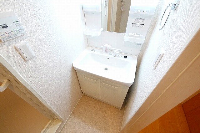 洗面設備　使いやすい洗面所です