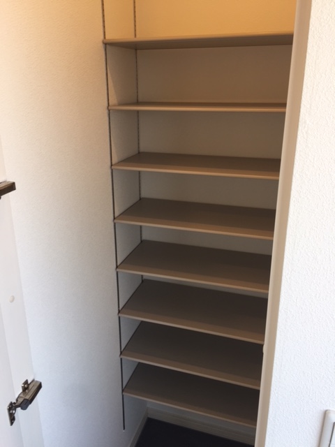 玄関　収納たっぷりのシューズクローク