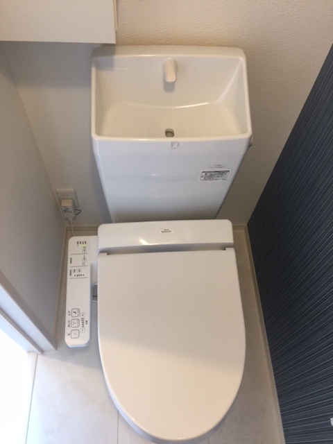 トイレ　温水洗浄便座付トイレ