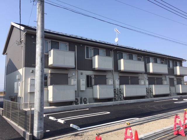 建物外観　南向きで日当たり良好　インターネット無料