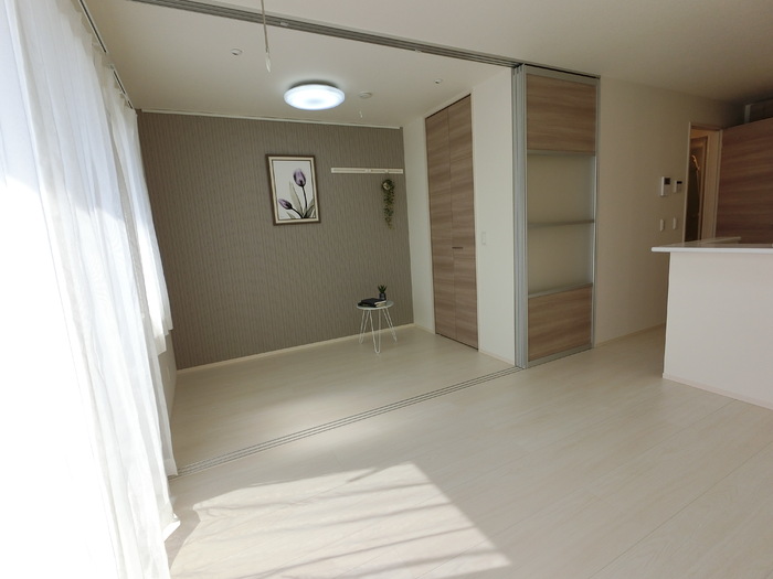 居室・リビング　南向きの明るいリビング