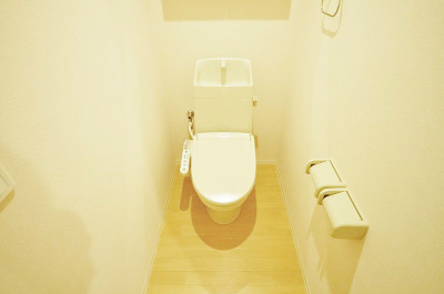 トイレ　温水洗浄便座付き