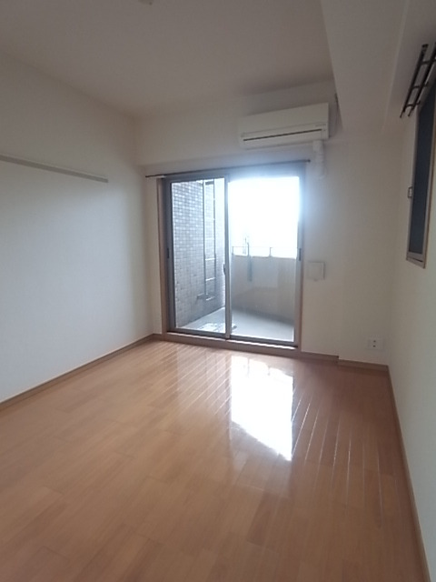 居室・リビング　広い洋室