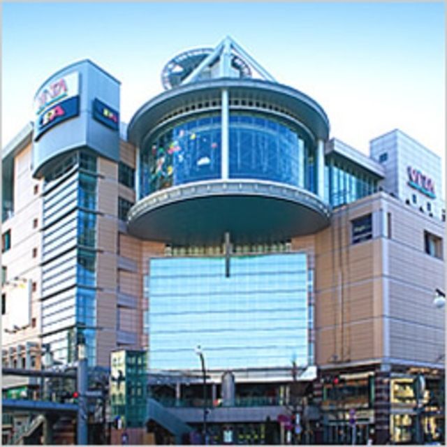 ショッピングセンター　聖蹟桜ヶ丘オーパ（ショッピングセンター）まで582m