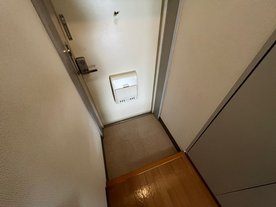 玄関　※別号室の写真です