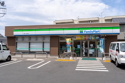 コンビニ　ファミリーマート 三鷹人見街道店（コンビニ）まで494m