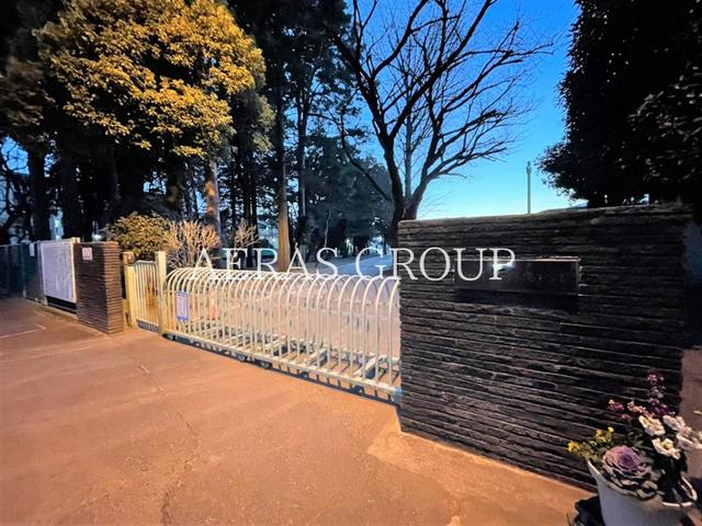 小学校　大和市立西鶴間小学校（小学校）まで990m