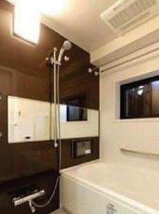 バス・シャワールーム　コンパクトで使いやすいお風呂です