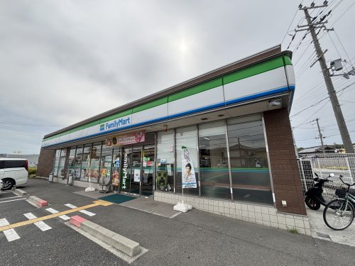 コンビニ　ファミリーマート 富田林中野町一丁目店（コンビニ）まで589m