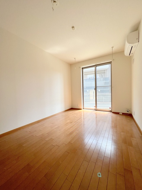 居室・リビング　★明るいフローリングの角部屋です★