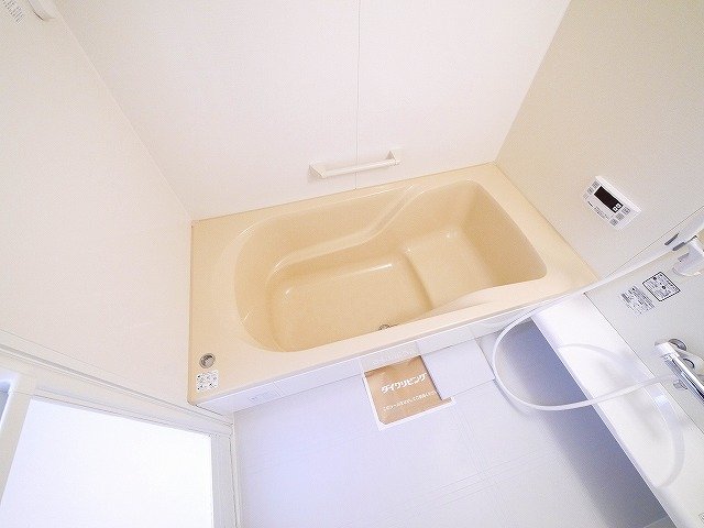 バス・シャワールーム　一坪タイプの浴室でゆっくり入浴できます